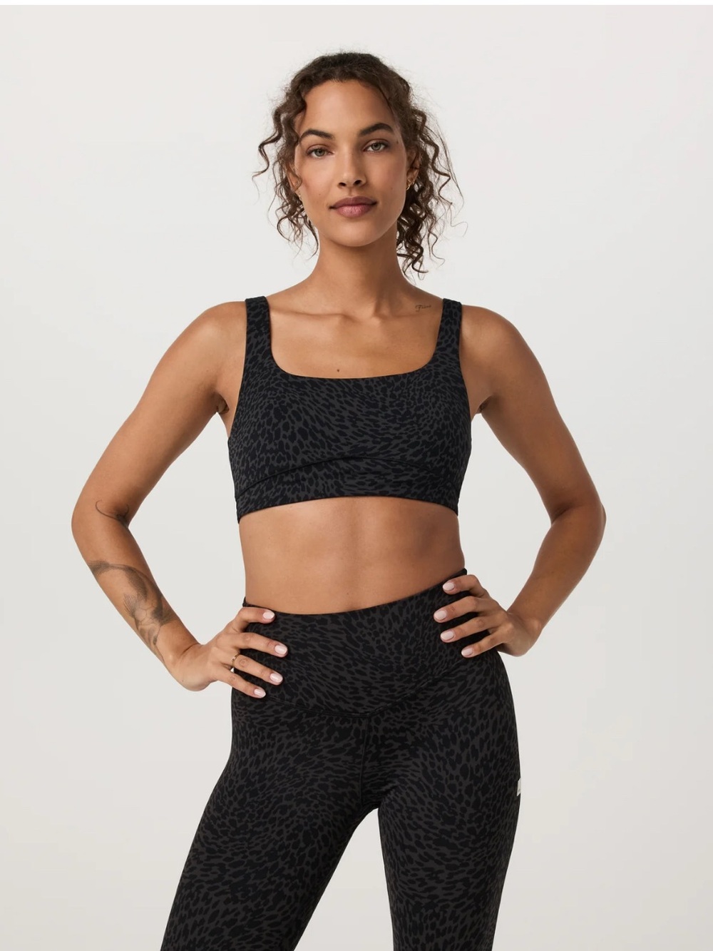 Vuori All The Form sports bra (Black Blurred Torrent) - Picture 4 of 4